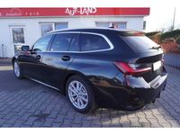Gebraucht BMW 330 286 PS (210 kW) 2023 Saphirschwarzmet. (metallic) Kombi