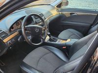 Gebraucht Mercedes E220 Avantgarde 170 PS (125 kW) 2007 Schwarz Limousine