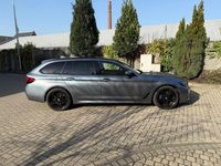 Gebraucht BMW 530e Shadowline 292 PS (214 kW) 2022 Grau Kombi
