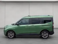 Gebraucht Ford Tourneo Courier Titanium 125 PS (91 kW) 2024 Grün metallic Van / Kleinbus