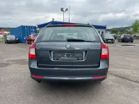 Gebraucht Skoda Octavia Ambiente 105 PS (77 kW) 2011 Grau Kombi