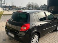 Gebraucht Renault Clio II 65 PS (47 kW) 2007 Schwarz Kleinwagen