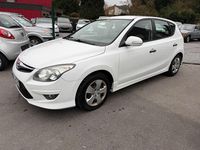 Gebraucht Hyundai i30 Edition 90 PS (66 kW) 2011 Weiß Limousine