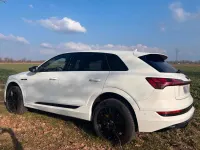 Gebraucht Audi e-tron Black Edition 230 kW (313 PS) 2021 Weiß SUV