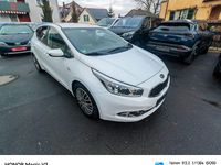 Gebraucht Kia Ceed DREAM-TEAM Edition 128 PS (94 kW) 2015 Weiß Kleinwagen