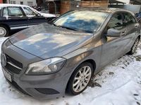 Używany Mercedes A180 122 KM (89 kW) 2012 Szary Sedan/Limuzyna