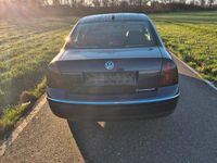 Gebraucht VW Passat 115 PS (84 kW) 2002 Blau Limousine