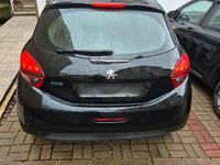 Gebraucht Peugeot 208 Active 83 PS (61 kW) 2018 Schwarz Kleinwagen