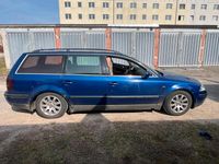 Gebraucht VW Passat 115 PS (84 kW) 2001 Blau Kombi