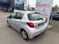 Gebraucht Toyota Yaris Hybrid Comfort 101 PS (74 kW) 2015 Silber Kleinwagen