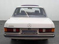Gebraucht Mercedes 200 109 PS (80 kW) 1983 Weiß Limousine
