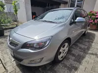 Gebraucht Opel Astra Edition 140 PS (102 kW) 2011 Kombi