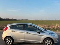 Gebraucht Ford Fiesta 82 PS (60 kW) 2010 Silber Kleinwagen