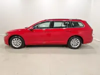 Gebraucht VW Passat Business 122 PS (89 kW) 2023 Tornadorot Kombi