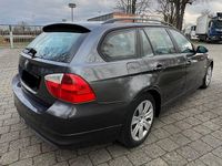 Gebraucht BMW 318 129 PS (94 kW) 2007 Grau Kombi