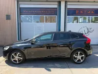 Gebraucht Volvo V40 Momentum 120 PS (88 kW) 2018 Schwarz Limousine