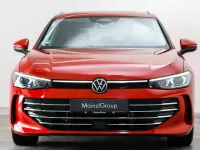 Gebraucht VW Passat Elegance 150 PS (110 kW) 2025 Chilirot metallic Kombi