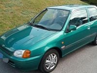 Gebraucht Toyota Starlet 75 PS (55 kW) 1999 Grün Kleinwagen