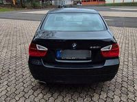 Gebraucht BMW 320 170 PS (125 kW) 2008 Schwarz Limousine