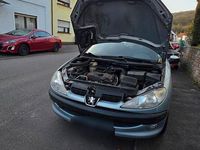 Używany Peugeot 206 Premium 75 KM (55 kW) 2000 Srebrny Sedan/Limuzyna