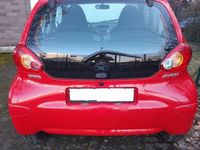Gebraucht Toyota Aygo 68 PS (50 kW) 2008 Rot Kleinwagen