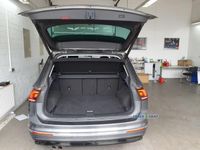gebraucht VW Tiguan Tiguan IQ.DRIVE2.0 TDI 4M R-Line DSG/LED/AHK/NAVI/PANI