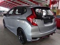 Gebraucht Honda Jazz Dynamic 131 PS (96 kW) 2018 Lunar silver m. (metallic) Kleinwagen