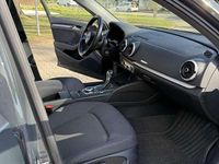 Gebraucht Audi A3 Sportback Comfort 150 PS (110 kW) 2016 Grau Kleinwagen