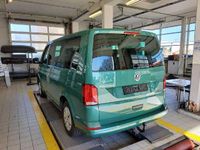 Gebraucht VW Multivan Family 110 PS (80 kW) 2021 Bay leaf green metallic Van