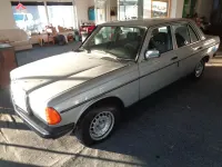 Gebraucht Mercedes E300 88 PS (64 kW) 1983 Silber Limousine