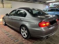 Gebraucht BMW 320 184 PS (135 kW) 2011 Grau Limousine