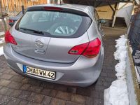 Gebraucht Opel Astra Edition 116 PS (85 kW) 2011 Silbersee/perl silber (m2) Kleinwagen