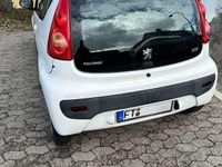 Gebraucht Peugeot 107 68 PS (50 kW) 2011 Weiß Kleinwagen