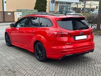 Gebraucht Ford Focus ST-Line 140 PS (102 kW) 2018 Rot Limousine