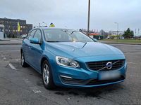 Gebraucht Volvo V60 150 PS (110 kW) 2016 Blau Kombi