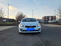 Gebraucht Kia Ceed Spirit 135 PS (99 kW) 2013 Weiß Kleinwagen