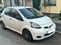 Gebraucht Toyota Aygo Edition 68 PS (50 kW) 2011 Weiß Kleinwagen