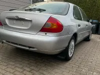 Usado Ford Mondeo 115 CV (84 kW) 1999 Plateado Berlina