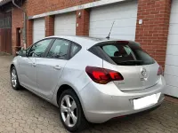 Gebraucht Opel Astra 101 PS (74 kW) 2011 Silber Kleinwagen