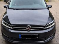 Gebraucht VW Touran Highline 150 PS (110 kW) 2020 Grau Van / Kleinbus