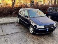Gebraucht VW Polo 60 PS (44 kW) 1998 Blau Kleinwagen