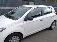 Gebraucht Hyundai i20 86 PS (63 kW) 2014 Weiß Kleinwagen