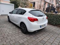 Gebraucht Opel Astra Design Edition 140 PS (102 kW) 2011 Weiß Limousine