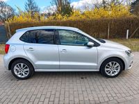 Gebraucht VW Polo 90 PS (66 kW) 2015 Silber Kleinwagen