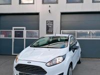 Gebraucht Ford Fiesta 60 PS (44 kW) 2015 Weiß Kleinwagen