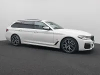 Gebraucht BMW 530 M Sport 286 PS (210 kW) 2023 Alpinweiã uni300 Kombi
