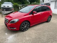 Gebraucht Mercedes B200 156 PS (114 kW) 2012 Rot Kleinwagen