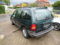 Używany Chrysler Voyager 133 KM (97 kW) 2000 Zielony Minivan