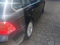 Gebraucht BMW 320 177 PS (130 kW) 2008 Schwarz Kombi