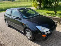 Gebraucht Ford Focus 100 PS (73 kW) 2000 Schwarz Kleinwagen